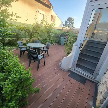 Casa vacanze Family Home, Metro Line 14, Orly *